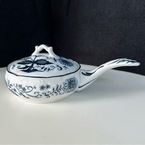 Blue Onion Sauce Pot- Vintage Blue and White Pattern Excellent Condition-Rare